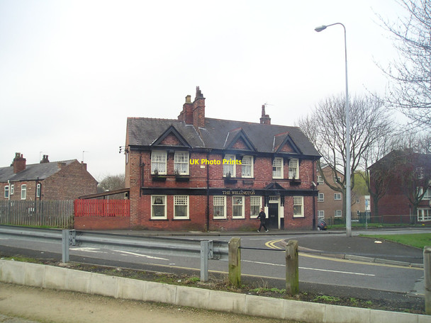 Photo 6"x4" The Wellington Pub, Eccles Eccles\/SJ7798 c2010
