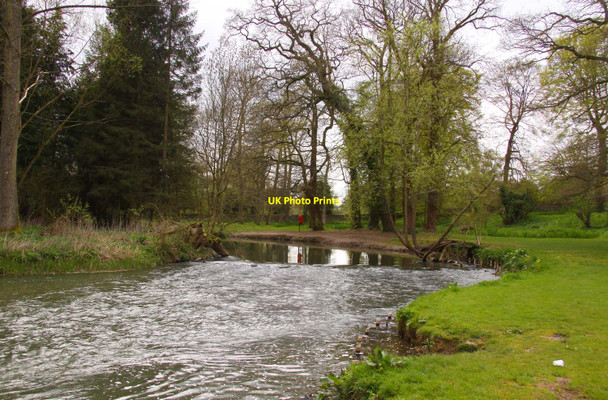 Photo 6"x4" The River Windrush Little Minster c2010