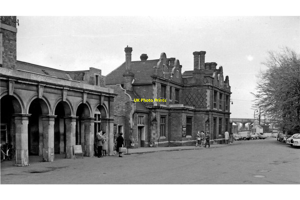 Photo 6"x4" Bletchley Station, exterior Bletchley\/SP8634 c1962