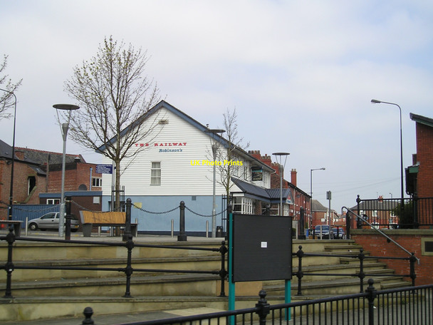 Photo 6"x4" The Railway Pub, Sale Sale c2010