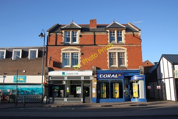 Photo 6"x4" Lloyds TSB bank and Coral betting shop Great Malvern c2009