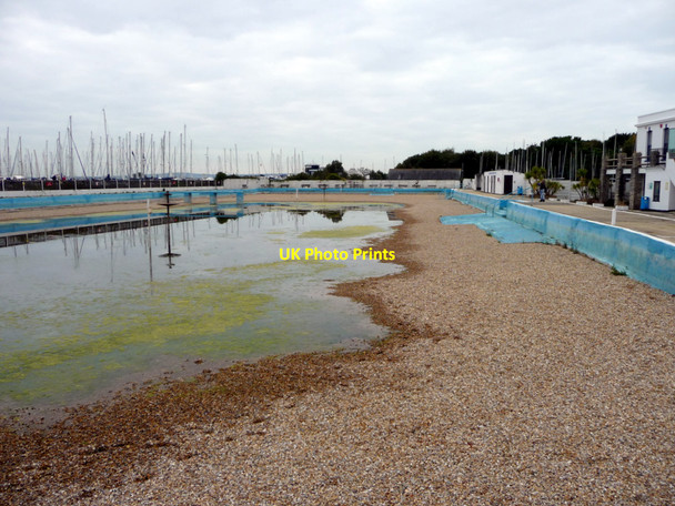 Photo 6"x4" Lymington Lido, Hampshire Lymington c2009