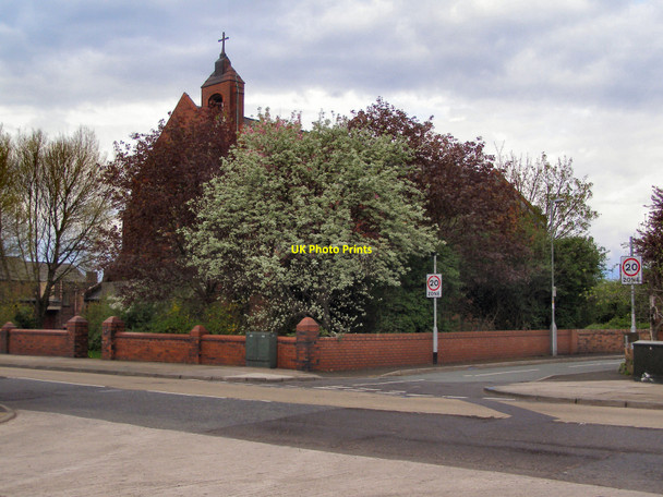 Photo 6"x4" St Andrew's Church Droylsden c2010