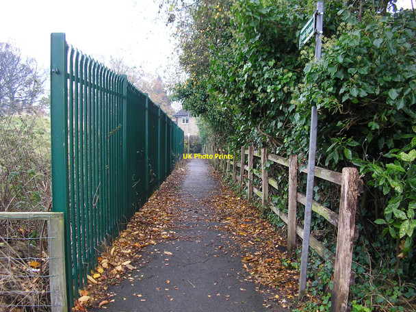 Photo 6"x4" Footpath from Southcroft Avenue to Mill Lane, Birkenshaw Birkenshaw\/SE2028 c2009