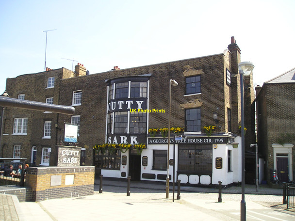 Photo 6"x4" The Cutty Sark Tavern Pub, Greenwich Greenwich\/TQ3977 c2010