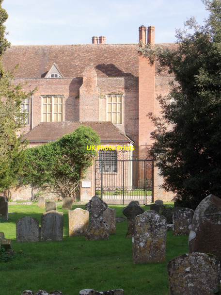 Photo 6"x4" Mapledurham House through the churchyard, Oxfordshire Mapledurham c2010