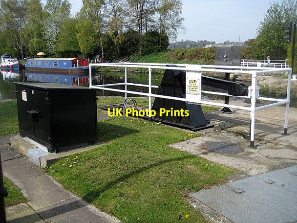 Photo 6"x4" Birkwood Lock, sluice gates control Bottom Boat c2010