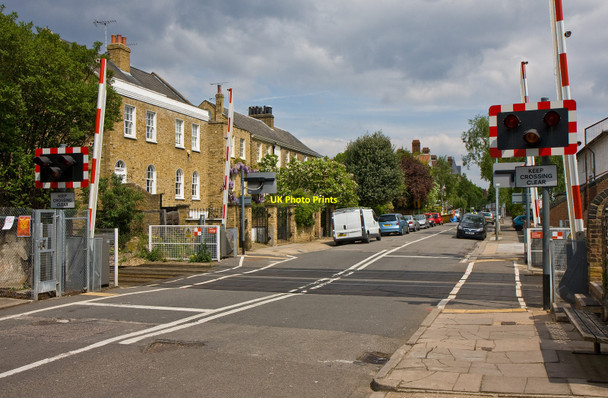 Photo 6"x4" Level Crossing on Grove Park Terrace Chiswick c2010