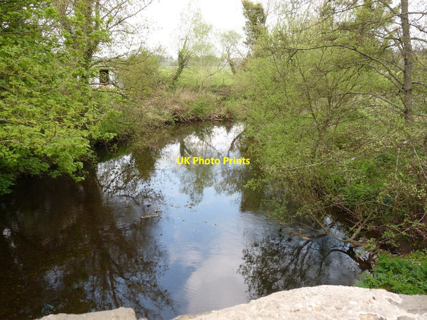 Photo 6"x4" The view downstream from Newland Bridge on the river Taw North Tawton c2010
