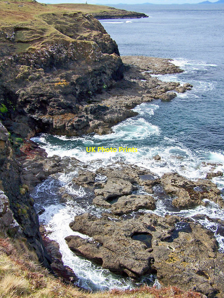 Photo 6"x4" Cliffs east of Waternish Point An C\u00e0mastac c2010