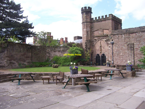 Photo 6"x4" Chapter House Garden - Hereford Cathedral Hereford c2010