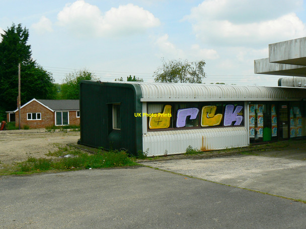 Photo 6"x4" Golden Arrow Service Station, Froxfield, Marlborough (2) Chisbury\/SU2766 c2010