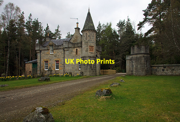 Photo 6"x4" West Lodge Castle Grant Grantown-On-Spey c2010
