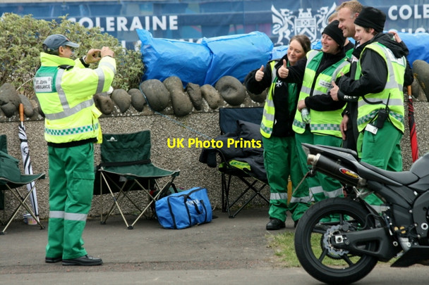 Photo 6"x4" Thumbs up! All is well. Portstewart c2010