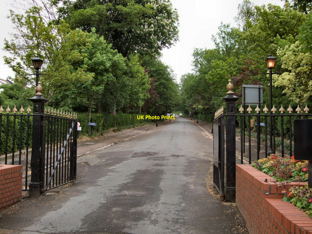 Photo 6"x4" Gateway to Woodvale Crematorium Brighton\/TQ3106 c2010