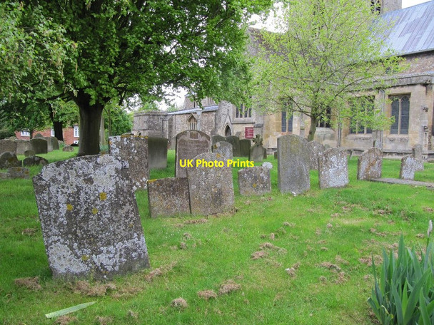 Photo 6"x4" Graveyard at St Peter & St Paul Wantage c2010