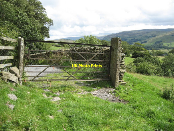 Photo 6"x4" Sedbergh, Howgill Lane gatepost benchmark Sedbergh c2009
