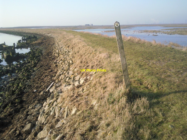 Photo 6"x4" Saxon Shore way looking towards Chetney Marshes Iwade c2010