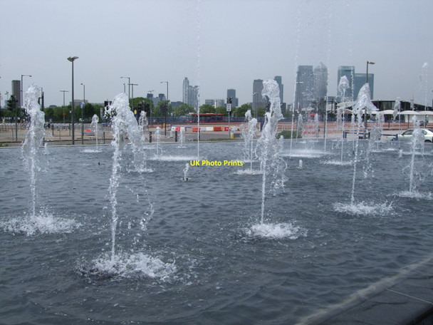 Photo 6"x4" Fountains at Greenwich Greenwich\/TQ3977 c2010