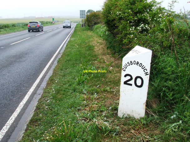 Photo 6"x4" Old Mile Post Whitby\/NZ8910 c2010