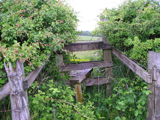 Photo 6"x4" Little used stile Pontamman c2010