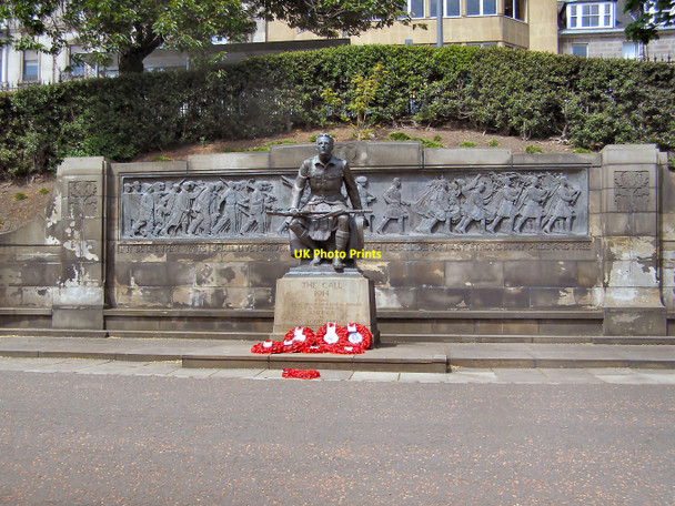 Photo 6"x4" Princes Street Gardens War Memorial Edinburgh c2010