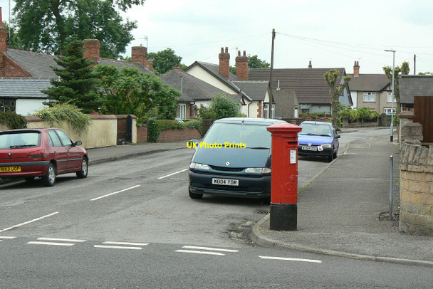 Photo 6"x4" Derbyshire Lane postbox Ref: NG15 5 Hucknall c2010