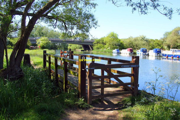 Photo 6"x4" Footbridge on the Thames Path Wolvercote c2010