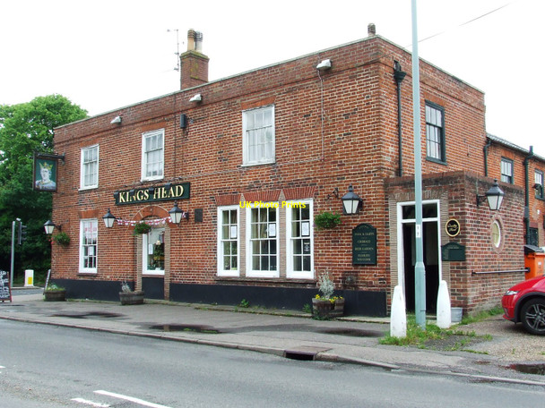 Photo 6"x4" The Kings Head Blofield c2010