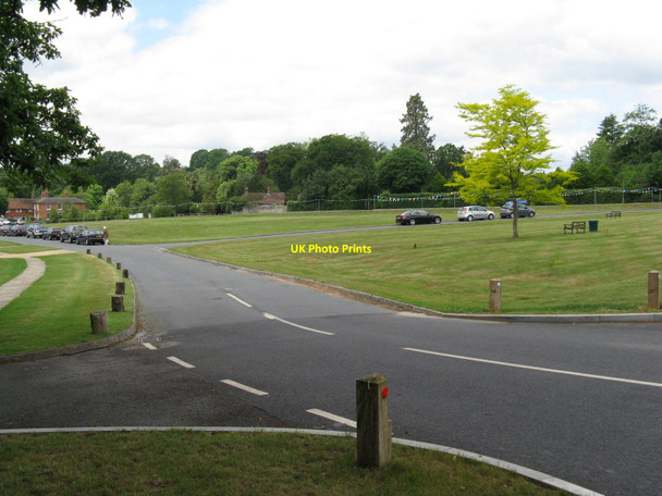 Photo 6"x4" Chiddingfold village green Chiddingfold c2010
