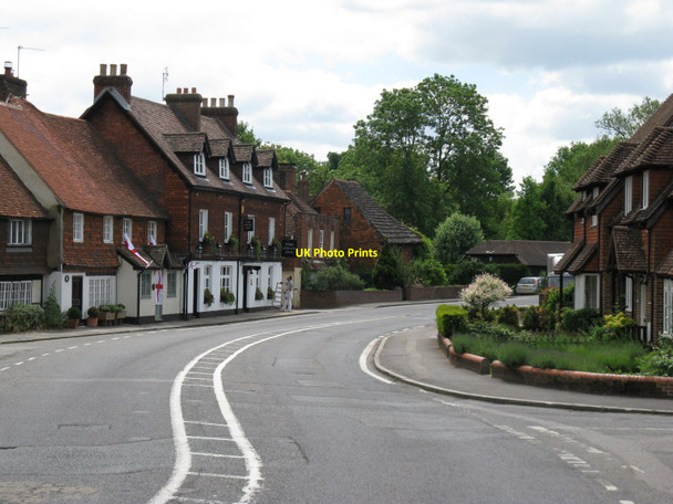 Photo 6"x4" Painters at the Swan Inn Chiddingfold Chiddingfold c2010