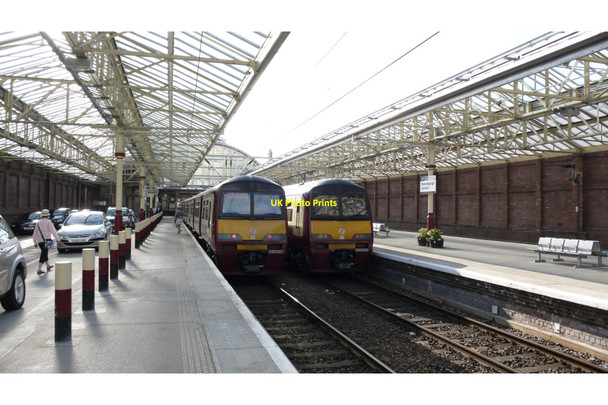 Photo 6"x4" Main platforms at Helensburgh Central station Helensburgh c2010