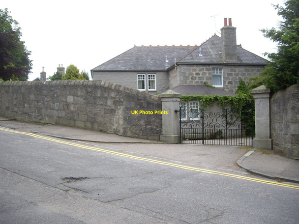 Photo 6"x4" Gated entrance on Rubislaw Park Road Aberdeen\/NJ9206 c2010