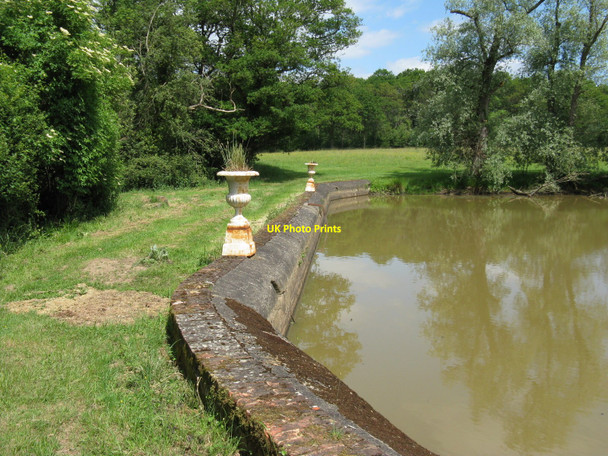 Photo 6"x4" Raised end on pond at the edge of Peartree Hanger Highstreet Green\/SU9835 c2010