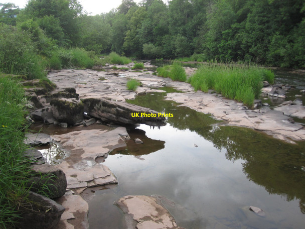 Photo 6"x4" Llangynidr: River Usk with bedrock exposed after prolonged dry weather Bwlch\/SO1421 c2010