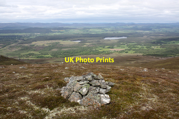 Photo 6"x4" Small cairn on Creag a' Chaillich Tulloch\/NH9816 c2010