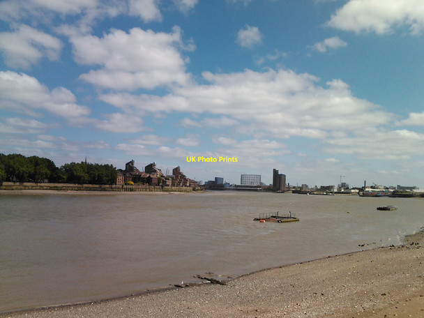 Photo 6"x4" View of properties on Saunders Ness Road, viewed from Maritime Greenwich Greenwich\/TQ3977 c2010