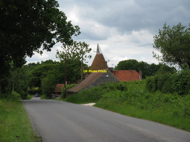 Photo 6"x4" Oast house at Brockwells Farm Little Horsted c2010