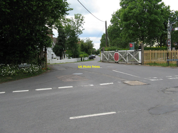 Photo 6"x4" Level crossing gates on Station Road Isfield Isfield c2010