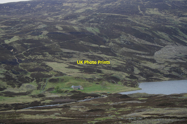 Photo 6"x4" Loch Callater and Lodge Glen Callater\/NO1784 c2010