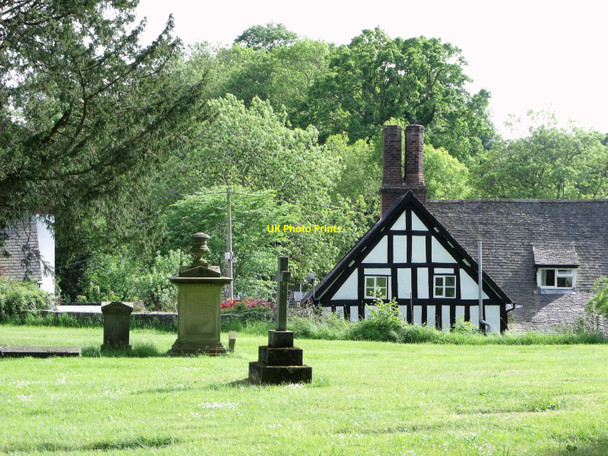 Photo 6"x4" Churchyard, Berriew, Powys Berriew\/Aberriw c2010
