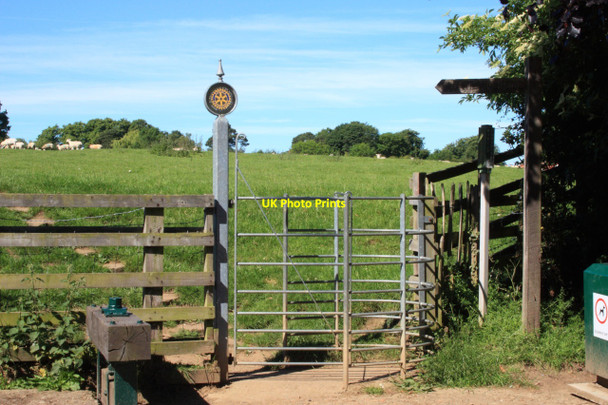 Photo 6"x4" Footpath Sign, Great Ayton Great Ayton c2010
