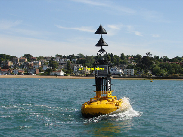 Photo 6"x4" Gurnard North Cardinal Buoy and Cowes foreshore Cowes c2010
