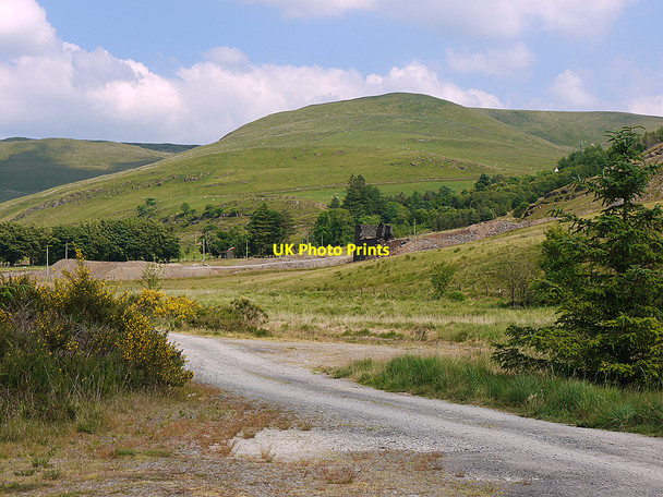 Photo 6"x4" Dyffryn Castell contrasts Ysbyty Cynfyn c2010