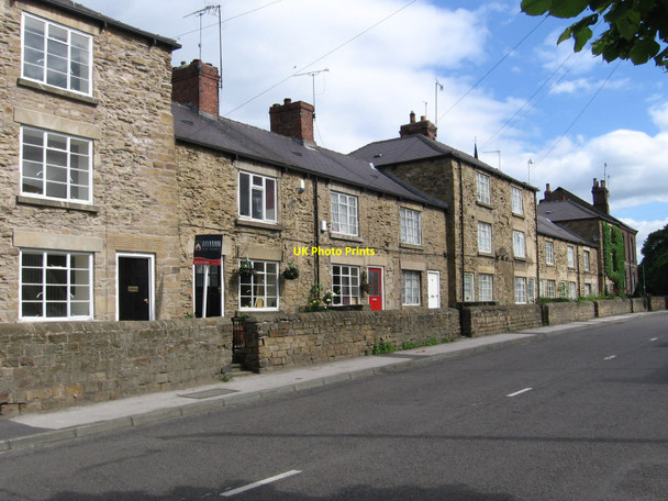 Photo 6"x4" Elsecar - terrace on Wath Road (from south) Elscar c2010