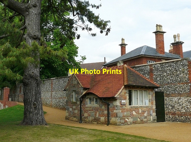 Photo 6"x4" Tea Kiosk, Caversham Court Reading c2010
