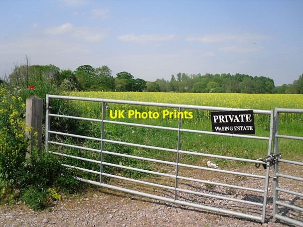Photo 6"x4" Gate on the Wasing Estate Brimpton c2010