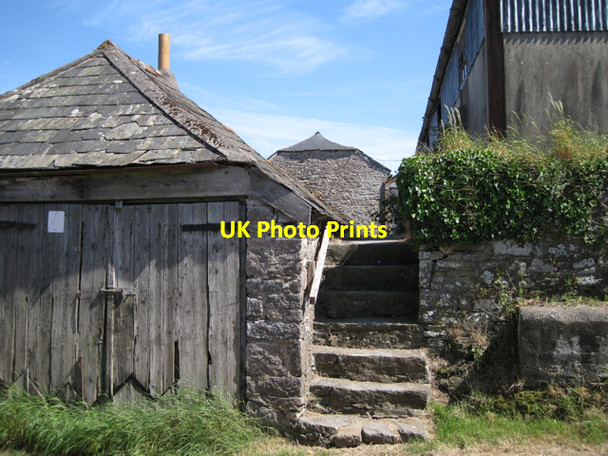 Photo 6"x4" Farm buildings, Lower Wotton: 2 Wotton Cross\/SX8069 c2010