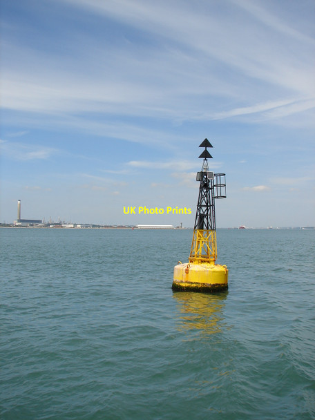 Photo 6"x4" Calshot North Cardinal Buoy Calshot c2010