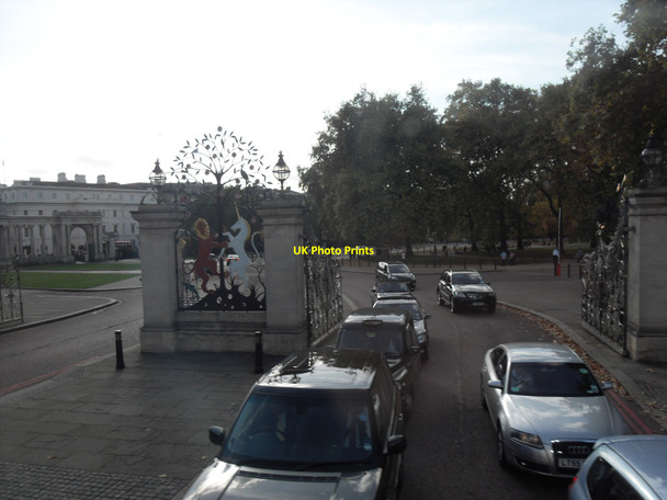 Photo 6"x4" Queen Elizabeth Gates, Hyde Park, London. Westminster c2009